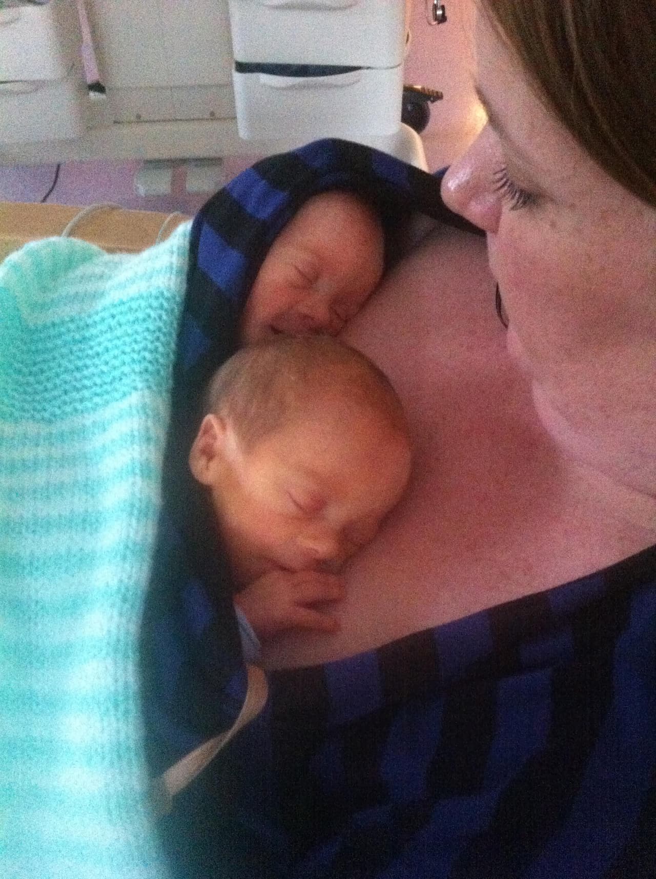 Los médicos le advirtieron a la pareja que la situación de sus bebés era muy delicada.