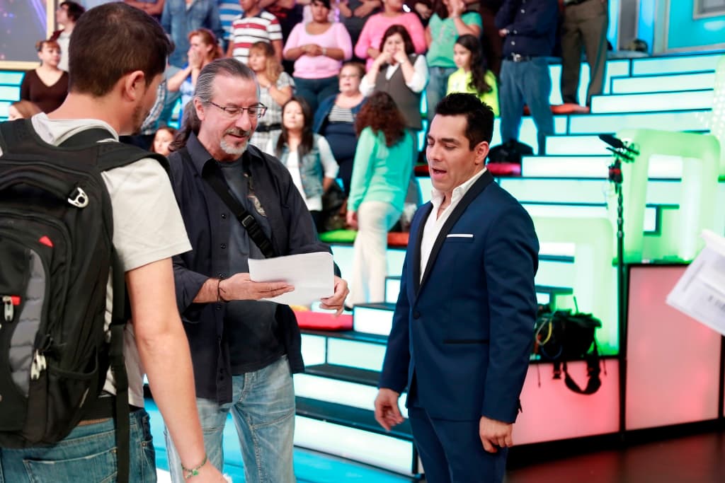 Omar escuchaba muy atento las indicaciones que le daban.