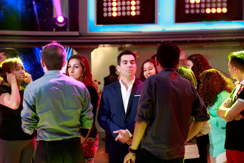 Lo vimos serio en una parte de la fiesta.