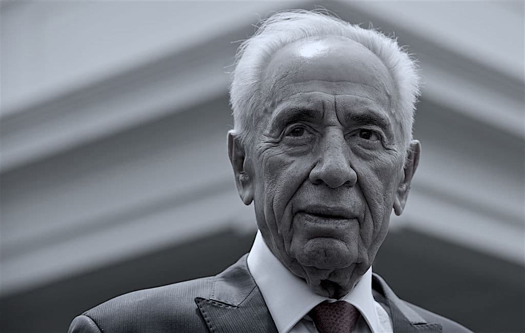 <b>Shimon Peres (93 años).</b> Fue dos veces primer ministro de Israel de la mano del Partido Laborista. Entre el 2007 y el 2014 fue presidente israelí. Es considerado uno de los padres fundadores de Israel y obtuvo el premio Nobel de la Paz junto al Palestino Yasser Arafat en 1993. Murió el 28 de septiembre de 2016, en Israel.
