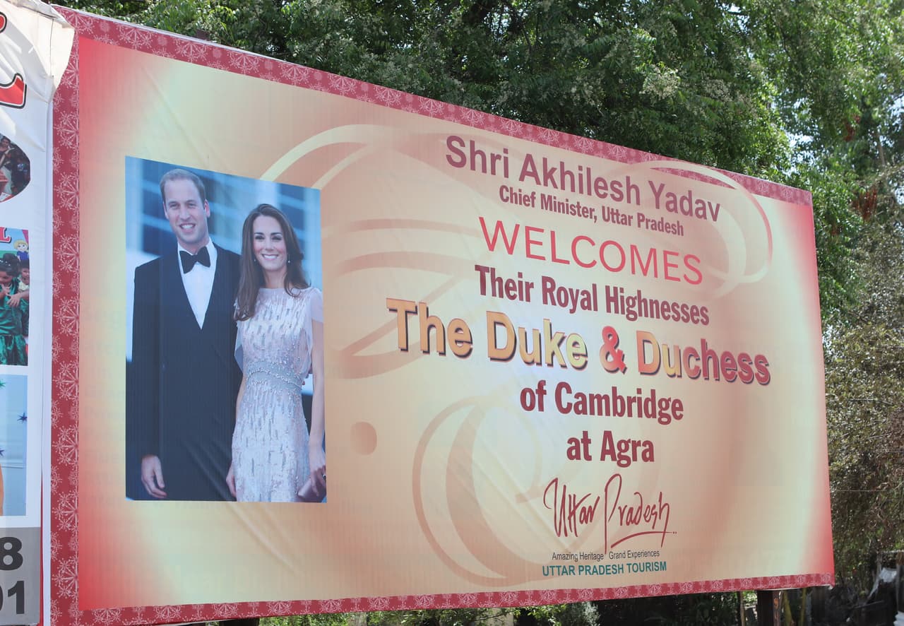 Así dieron la bienvenida a los Duques en el lugar.