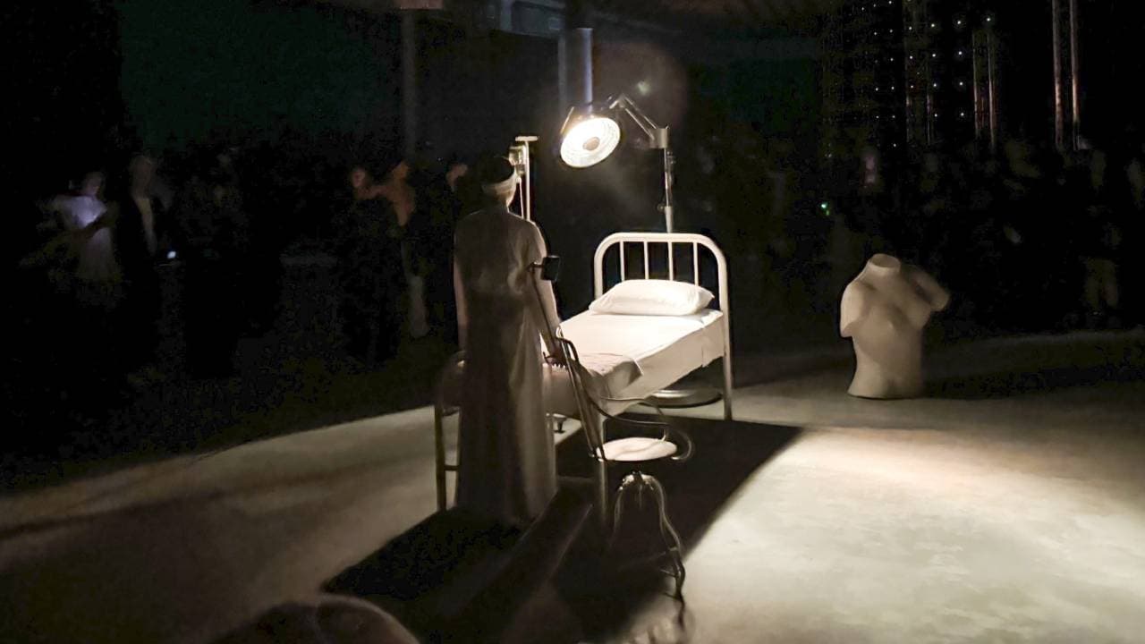 Bianca Censori en el estreno de su película.