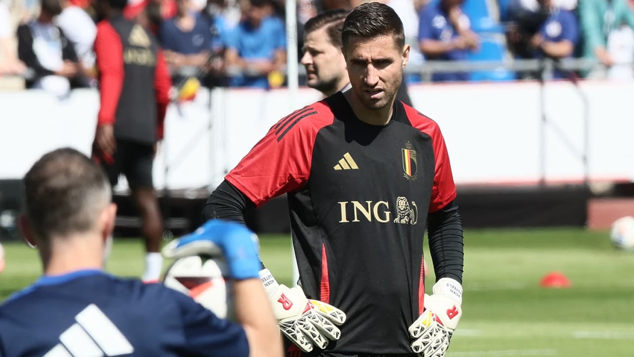 Relevo de Courtois en Bélgica niega presión por llenar sus zapatos