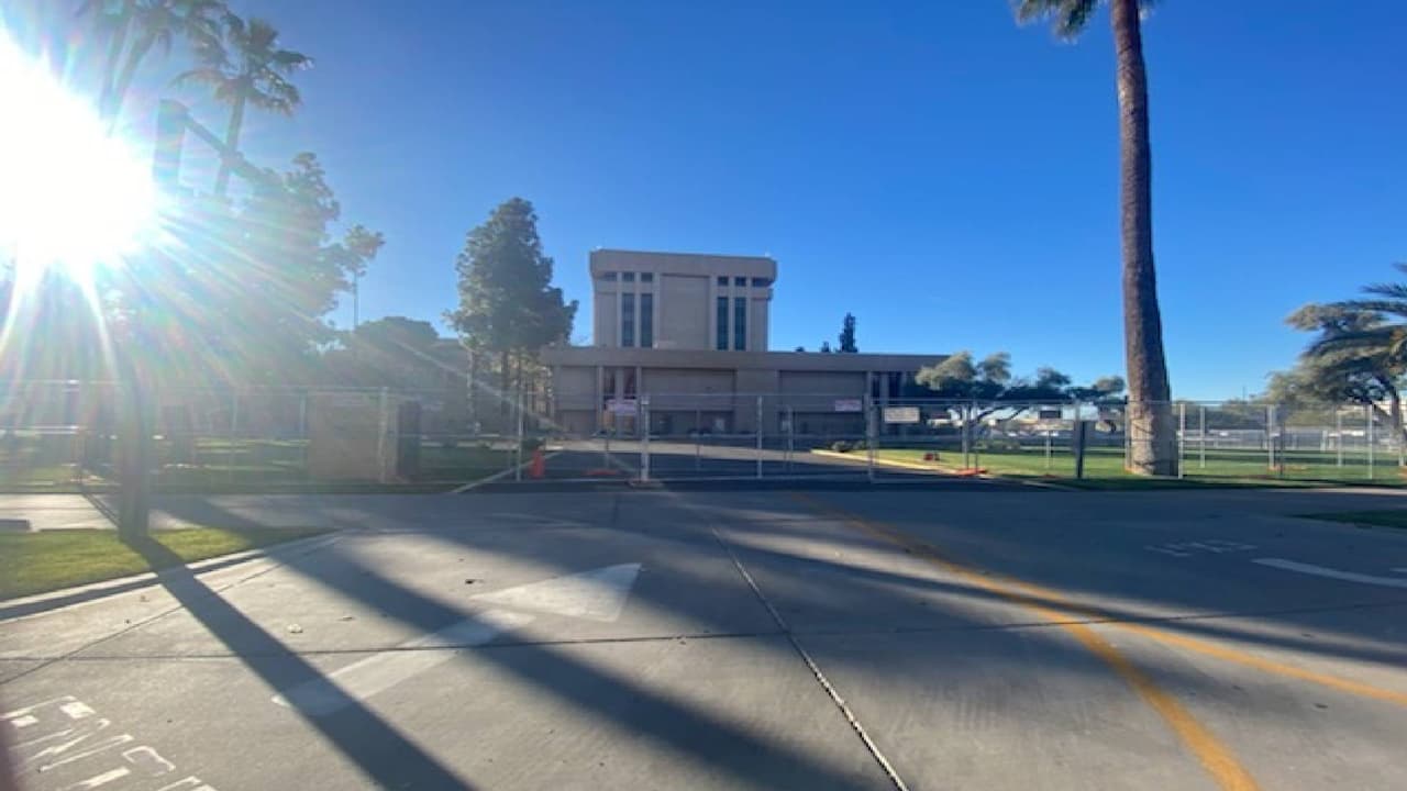Así luce el Capitolio de Arizona tras posibles manifestaciones este fin de semana previo al día de inauguración.