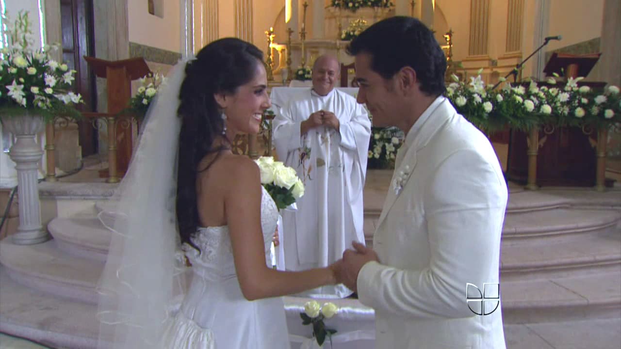 Lucia Lomelí también se casó en "La Fuerza del Destino", una telenovela que nos invitó a muchas bodas.