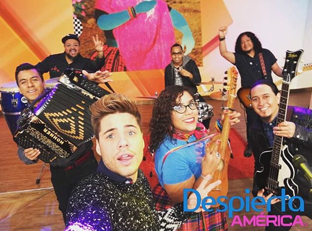 ¡Mucho sabor mexicano en la casita! Hoy nos visitó La Santa Cecilia. (8 de marzo, 2016)