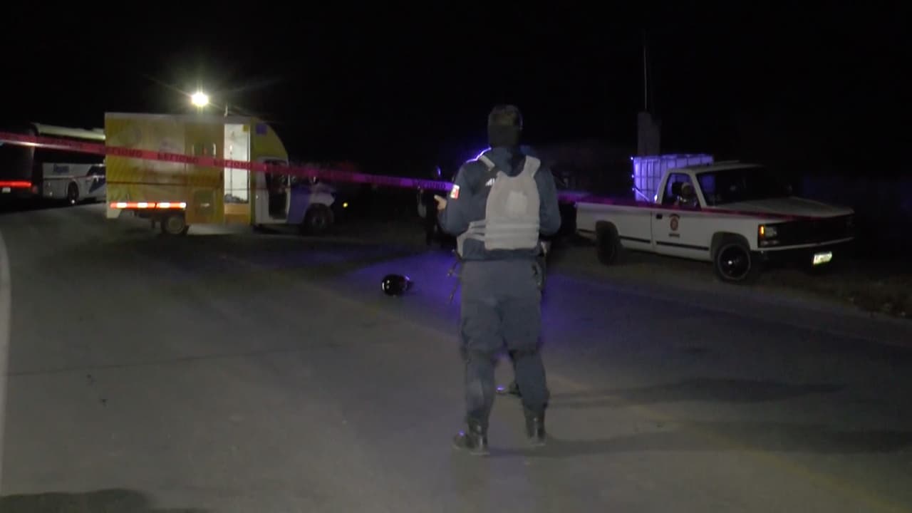 Testigos reportaron a las autoridades que 
<b>de la camioneta descendieron hombres vestidos de camuflaje y abrieron fuego a mansalva. </b>