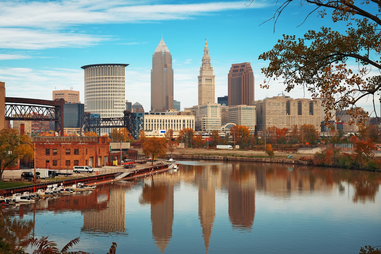 <h3 class="cms-H3-H3">8. Cleveland, Ohio</h3>
<br>
<br>Sobre todo, los especialistas dicen que las ratas suelen buscar el camino a los áticos, lugares donde encuentran zonas aisladas para poder estar tranquilas anidando.
<b> </b>