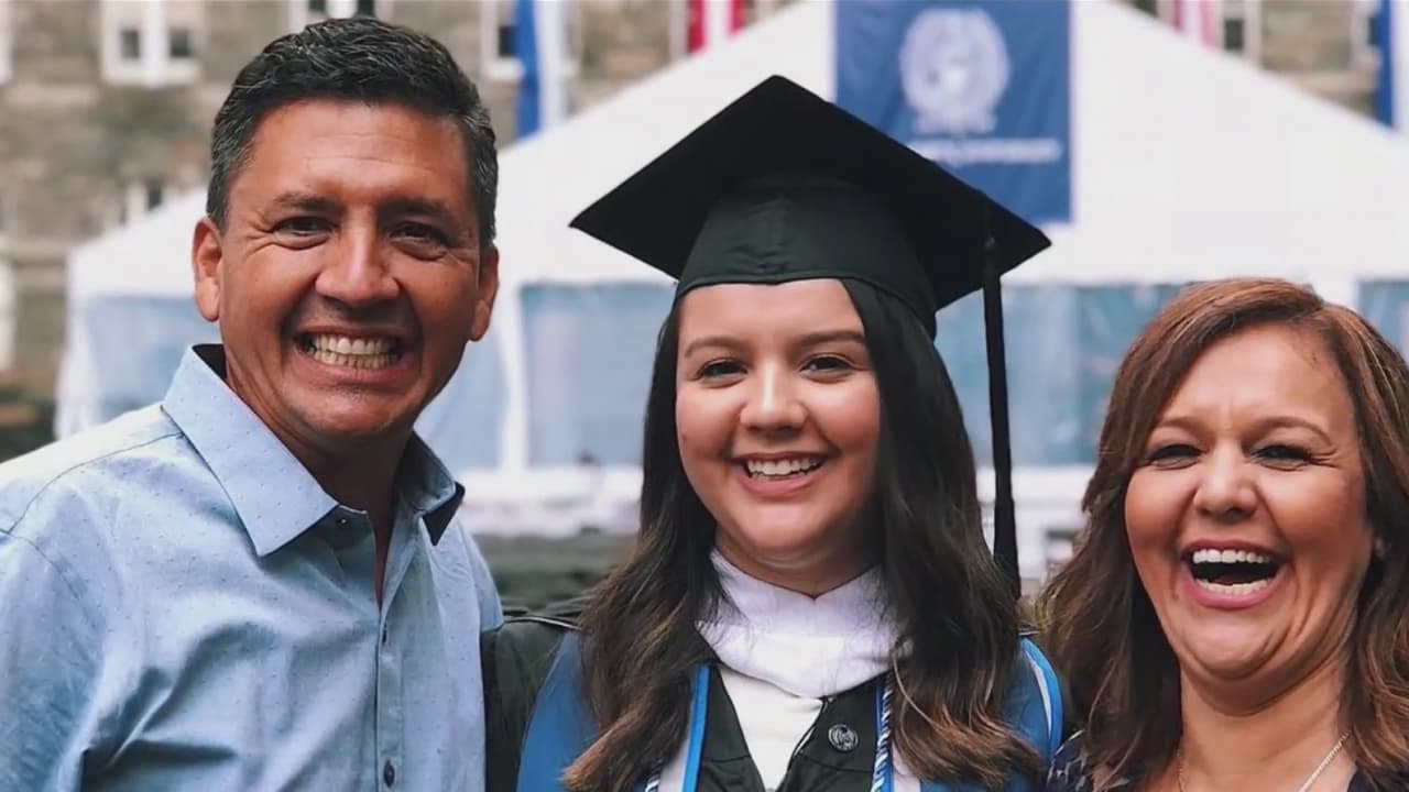 Esta hispana es la primera de su familia en ser admitida en la universidad 