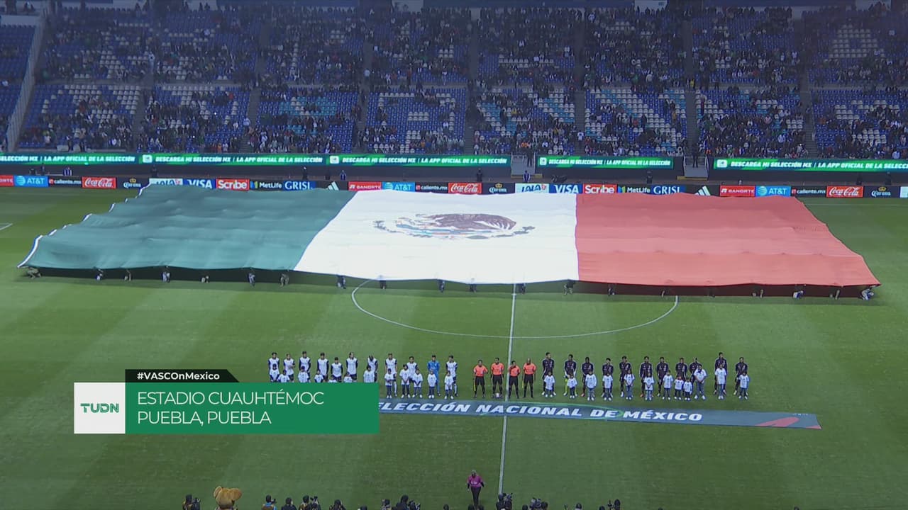 ¡Retumba el Cuauhtémoc con el Himno Nacional de México!