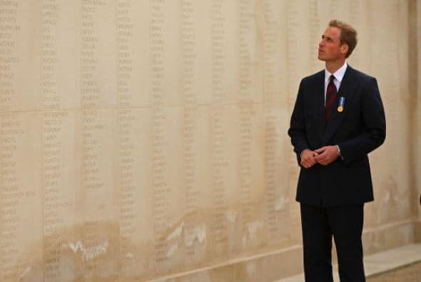 El príncipe William recorre el National Memorial Arboretum.