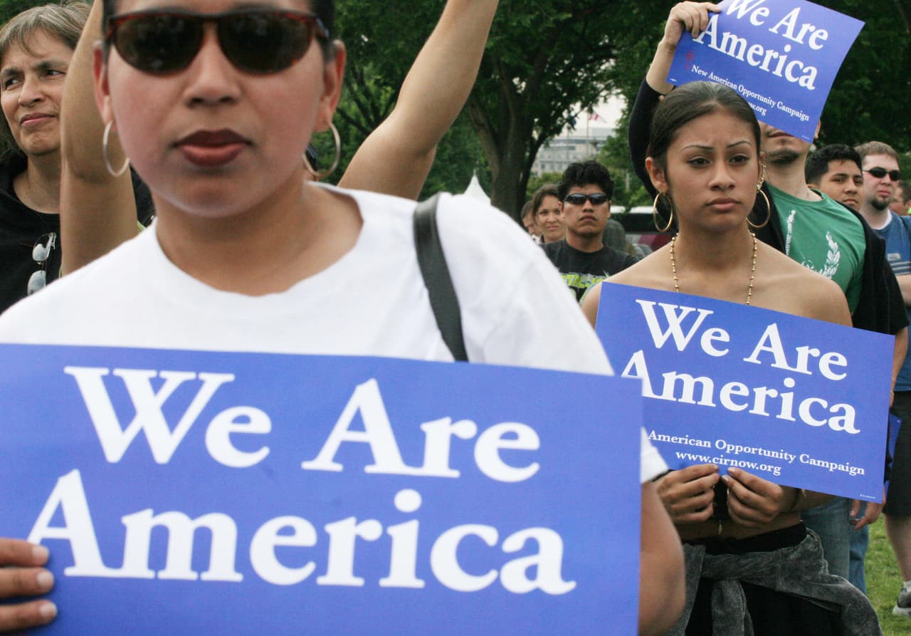 Grupo bipartidista del Senado discute a puertas cerradas plan de reforma migratoria