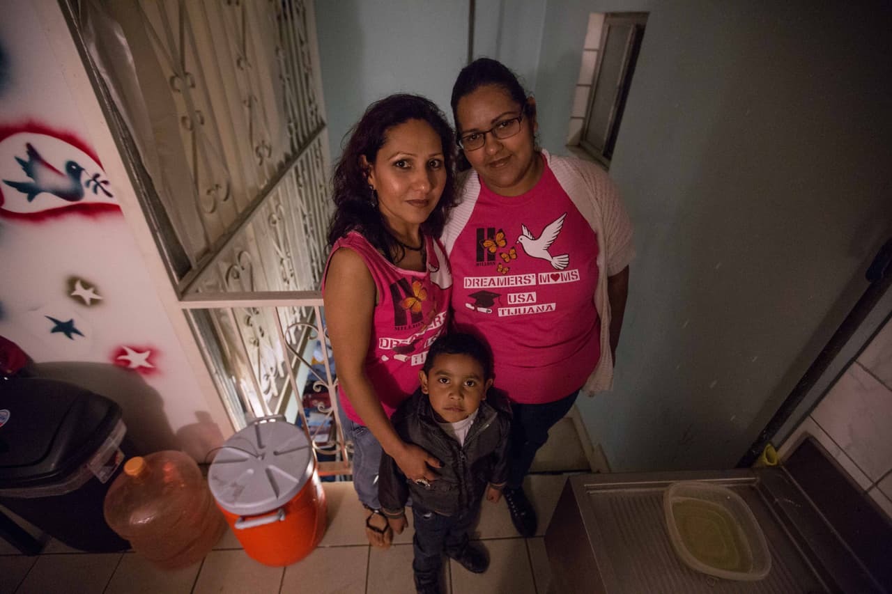 La joven que renunció a su vida en EEUU por reencontrarse en Tijuana con su hermana deportada