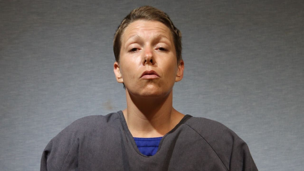 La arrestan por presuntamente robar una ambulancia, chocar y huir de la policía