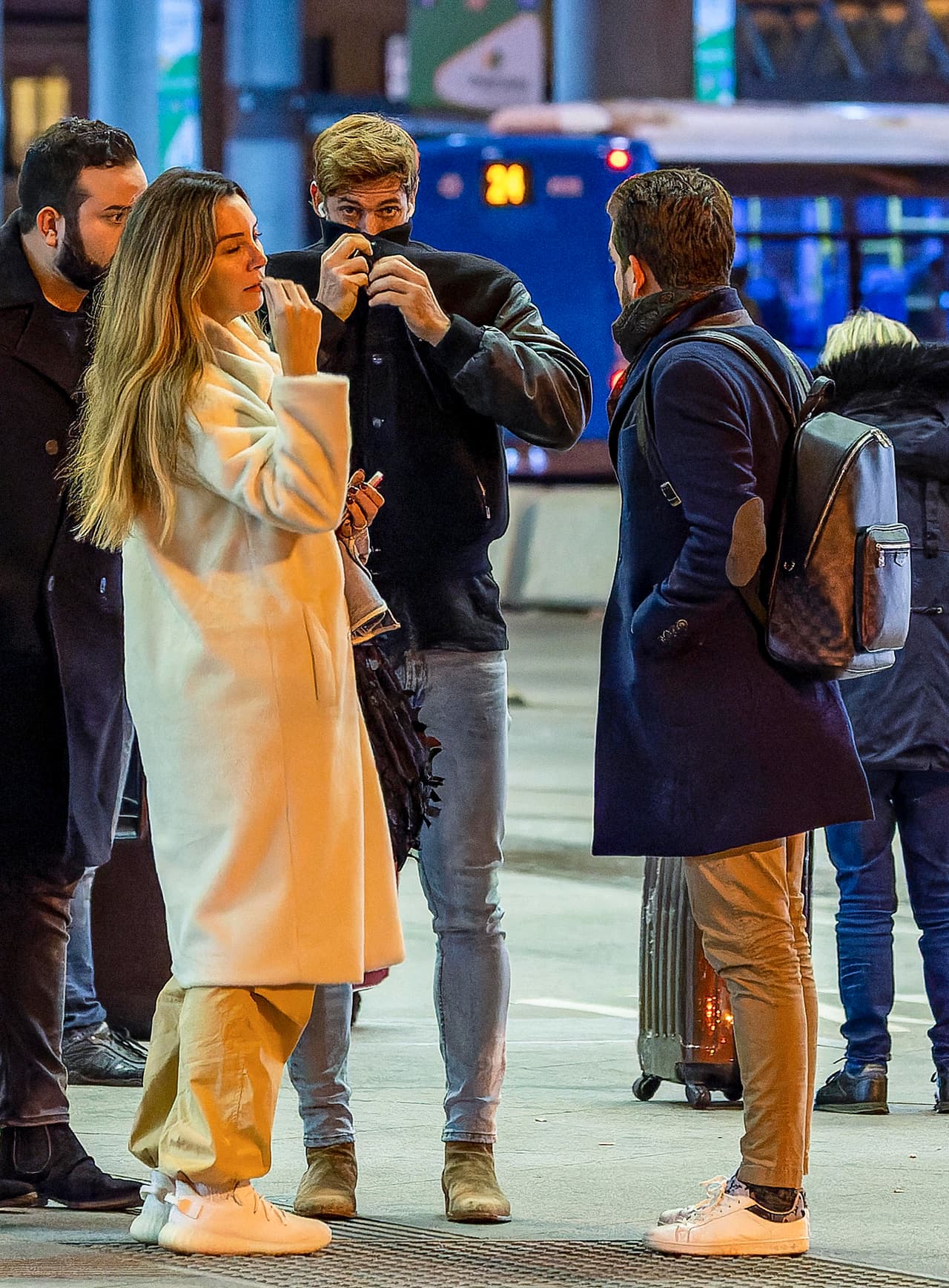Las fotos de la pareja en la Estación de Atocha habrían sido tomadas el pasado 23 de noviembre, de acuerdo con la agencia The Grosby Group, la cual las dio a conocer este lunes 28.
<br>