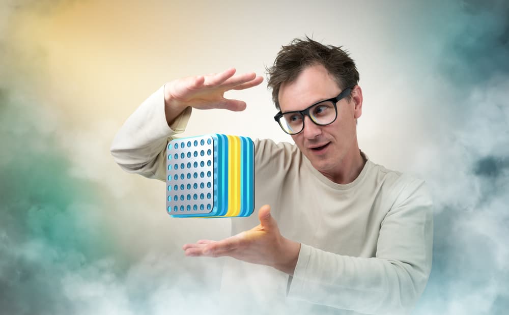 La mejor manera que tienen los nativos de este signo para resolver las crisis es su originalidad. Seguir una rutina, un patrón repetitivo no les funciona y necesitan el acicate de una circunstancia urgente para echar a andar esos recursos internos y hacer algo “fuera de serie” que termina resolviendo de forma muy ingeniosa la situación planteada.
<br>