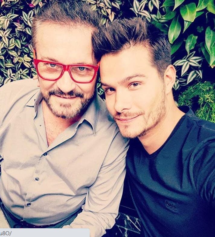 Su esposa, su hijo Brandon, su nuera Kris Cid, su suegra Sharis y sus cuñados se enfermaron de covid. El supuesto problema fue que él decidió quedarse en su casa de Guanajuato para no contagiarse.
<br>