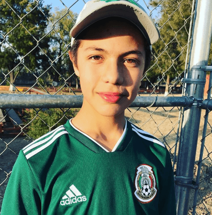 Al parecer no solamente se interesa por la música, también es aficionado al fútbol. "Mi futuro futbolista", escribió Priscila junto a esta imagen en marzo de 2018.