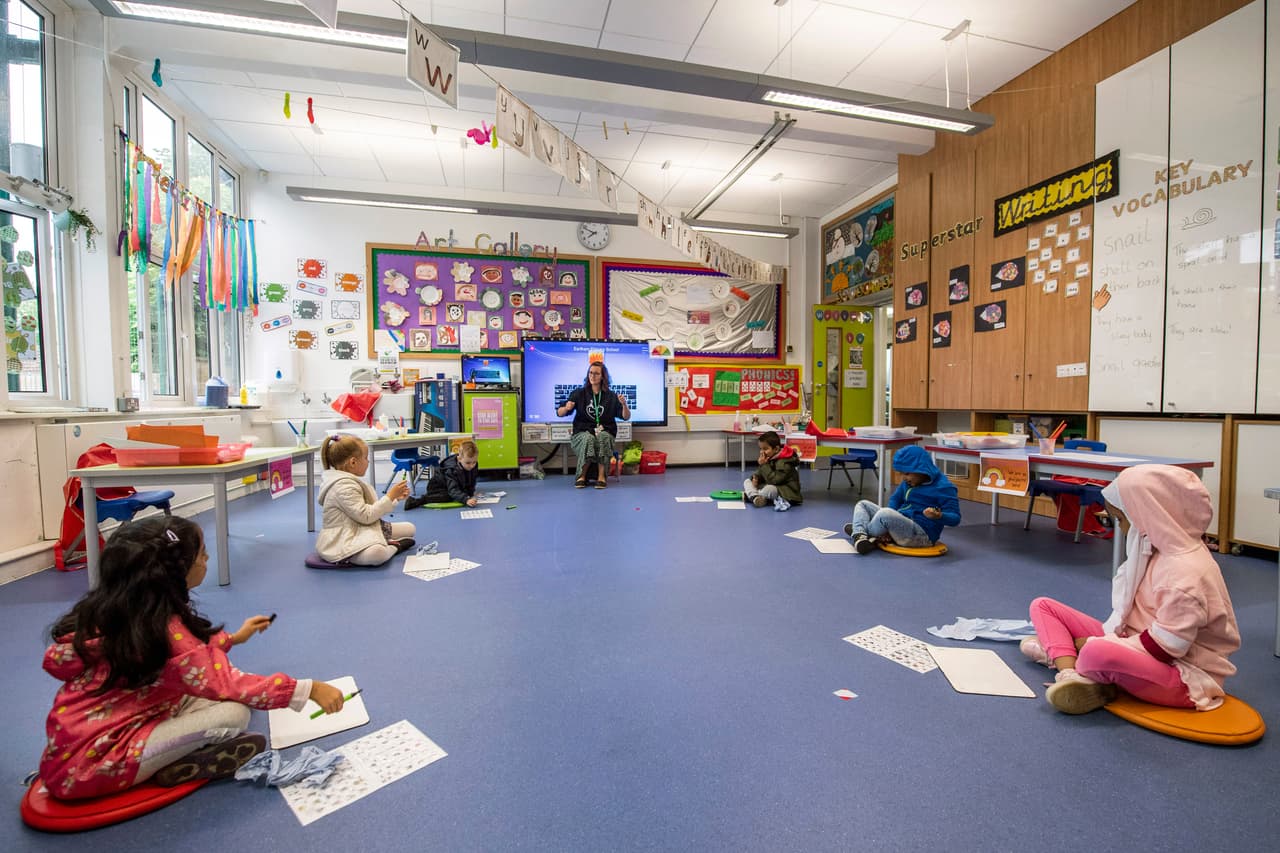 Invitan al público a audiencias en español sobre la reapertura de las Escuelas Públicas de Chicago