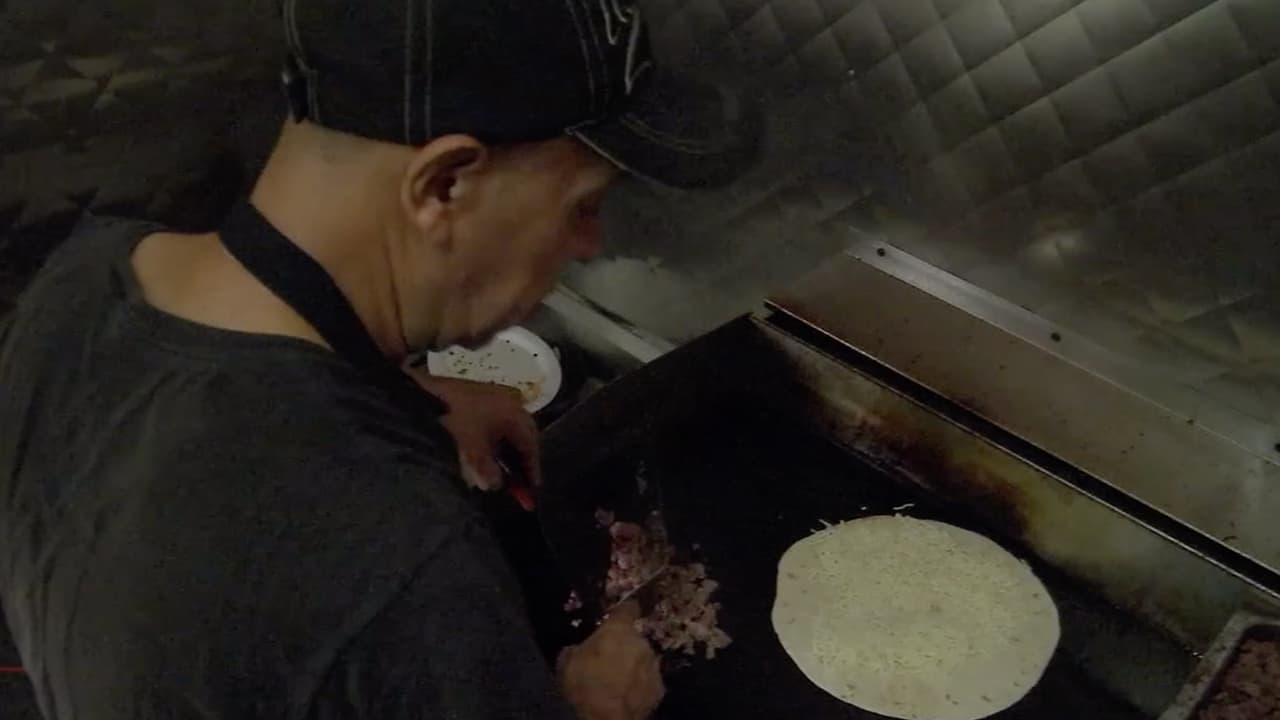 El padre de Giselle, Eleazar Avilés, fue dueño de una taquería Arandas en Dallas, Texas, pero desde que se mudó a Houston, decidió abrir un negocio más pequeño y fue cuando empezó a preparar sus platillos en la ‘Taquería El Torito’, indicó KTRK