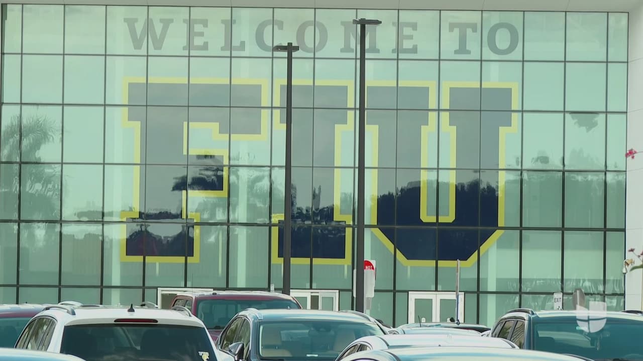 Escándalo por chat republicano con mensajes racistas en universidad de Florida