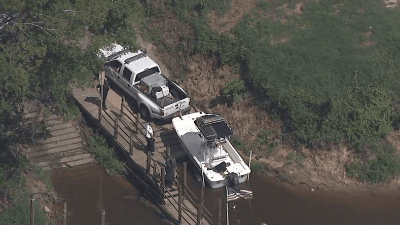 Autoridades buscan a una persona en río de Carolina del Norte