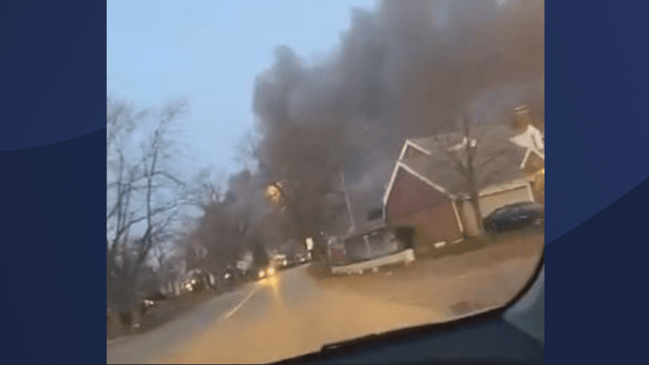 Se desata un incendio la madrugada de este lunes en área industrial de Gary, cerca del aeropuerto 