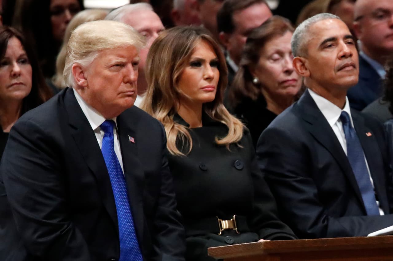 El presidente Donald Trump y su antecesor Barack Obama coincidieron en el funeral del exmandatario George H. W. Bush en 2018.