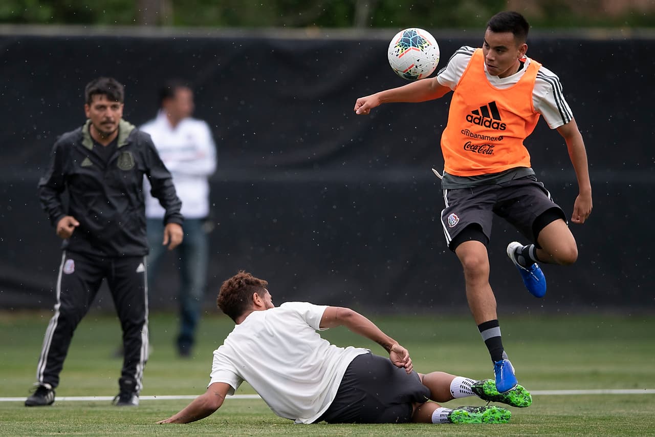 La Selección Mexicana de Fútbol cerró su preparación para enfrentar a Canadá en el segundo compromiso de ambas selecciones en la Copa Oro 2019. Los integrantes del Tricolor realizaron su práctica en las instalaciones de la Universidad de Colorado. Tuvieron una parte de entrenamiento táctico, físico y al final, recreativo, con la finalidad de llegar con buena 'puesta apunto' para el duelo de este miércoles en Denver.