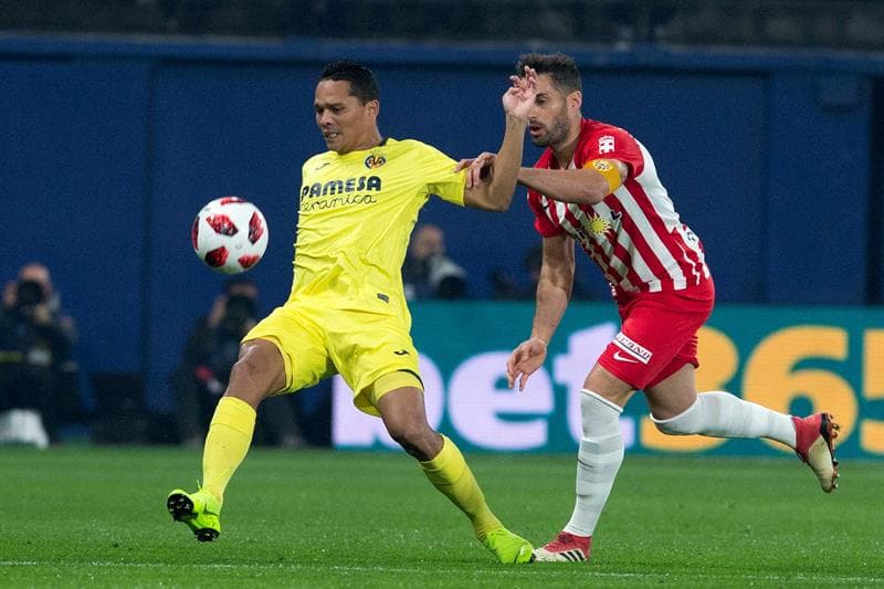 El colombiano Carlos Bacca anotó dos de los tantos del juego, que fue de humillación para Almería.