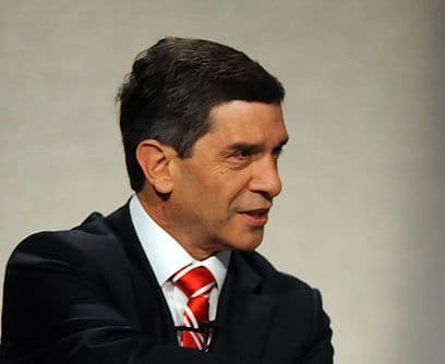 Rafael PardoCandidato del opositor Partido Liberal, este economista de 56 años fue ministro de Defensa de César Gaviria y senador. Propone enfatizar la justicia social en el país, así como combatir frontalmente a las FARC. Según encuestas, Pardo podría obtener cerca de un uno por ciento.El resto de los contendientes --Jaime Araújo (Alianza Social Afrocolombiana), Jairo Calderón (Apertura Liberal) y Róbinson Devia (La voz de la conciencia)-- no alcanza siquiera el uno por ciento.