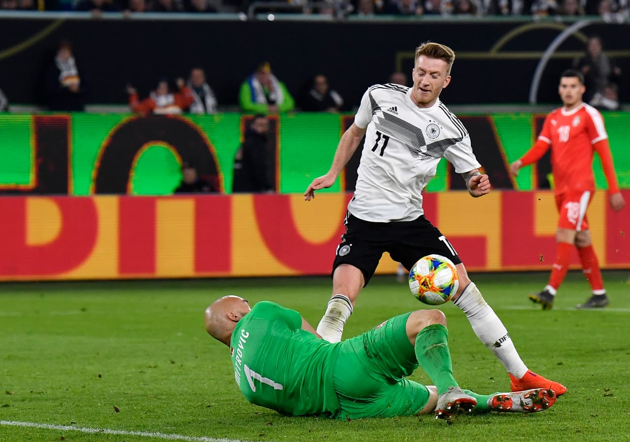 <b>Las lesiones, su peor enemigo </b>
<br>- El jugador creativo alemán ha tenido problemas constantemente con las lesiones y eso han representado un gran reto en su carrera, pero con todo y eso, ha despuntado por su talento.
<br>- Catalogado como uno de los mejores futbolistas alemanes en los últimos años, espera recuperar su nivel y volver a ser referente en su club y con us selección.