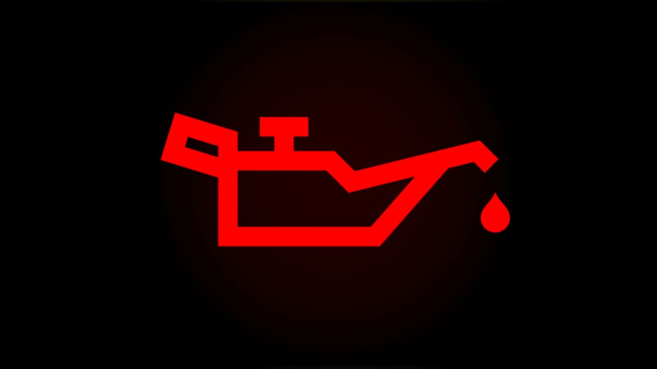 <b>Aceite</b> 
<br>
<br>Este indicador nos avisa cuando hay una reducción de la presión del aceite que podría afectar el funcionamiento del motor.