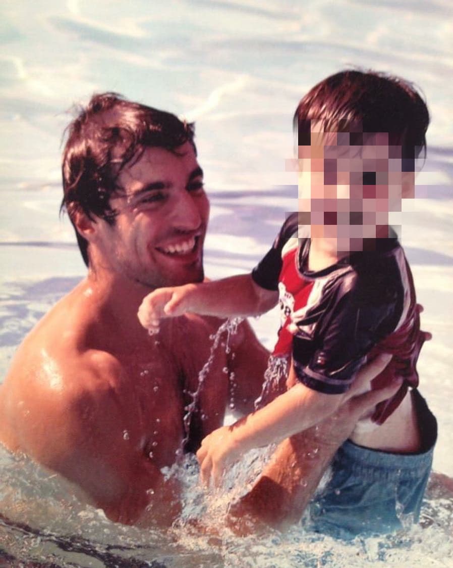 Un año más tarde nació Teo, fruto de su relación, y solo siete meses después la pareja se separó de forma repentina. Fue en aquel momento donde iniciaron los problemas legales.