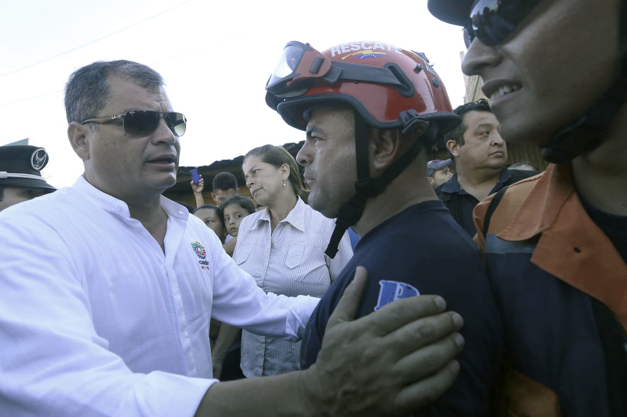 Rafael Correa anuncia aumento de impuestos para sufragar los costos del terremoto en Ecuador