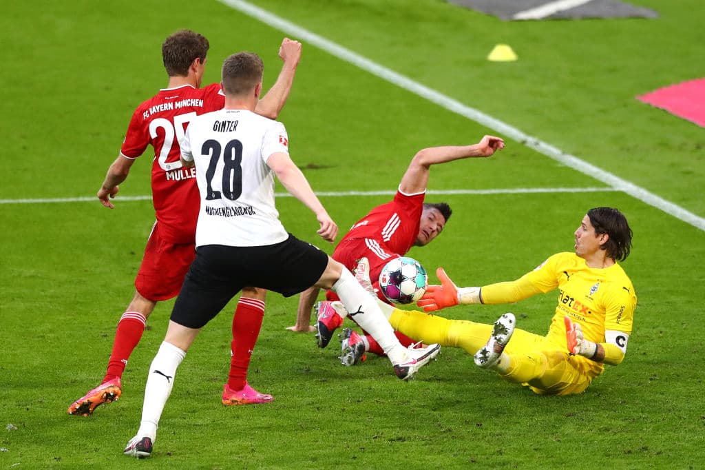 Robert Lewandowski vuleve a anotar un Hat Trick en la goleada 6-0 del Bayern Munich frente al Borussia Monchengladbach