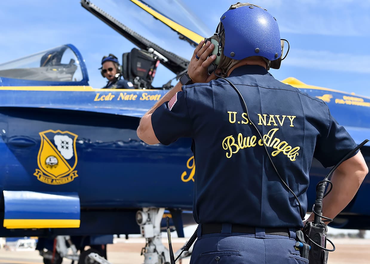 El equipo U.S Navy Blue Angels son el Escuadrón de Demostración de Vuelo de la Armada de los Estados Unidos.