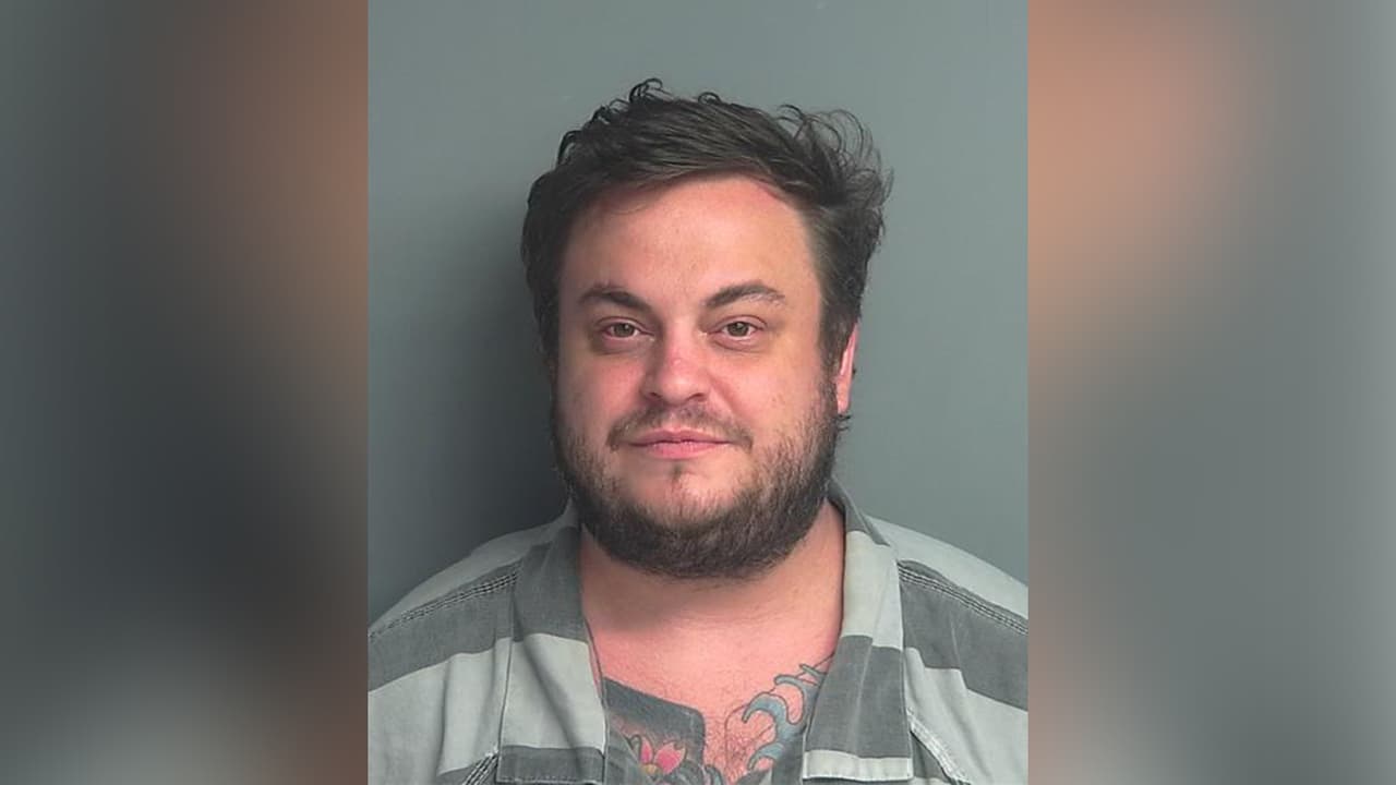 Brandon Layne Wilbois, está acusado de provocar un accidente con heridas.