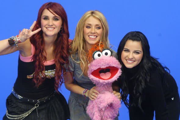 Ella participó en "Plaza Sesamo" cuando era muy pequeña. Mucho tiempo después regresó pero con sus compañeras de RBD.