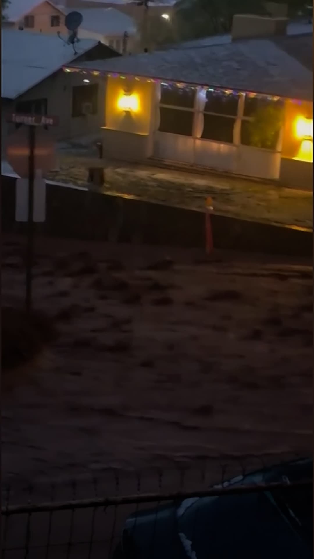 Las calles se convirtieron en ríos de lodo: Fuerte corriente inunda Clifton, Arizona