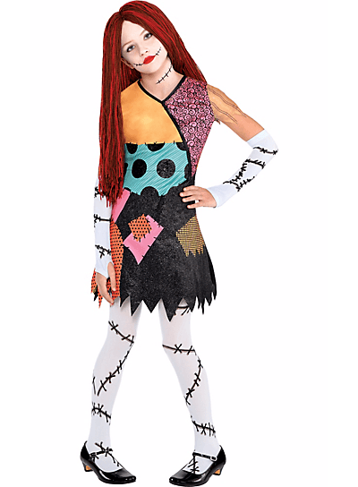 Este disfraz recrea al personaje de Sally en la cinta The Nightmare Before Christmas y es una opción en lugar de las brujas o princesas. (Party City)
