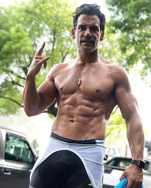 Cristián de la Fuente siempre ha dejado claro que el deporte es parte de su vida diaria, no sólo lo practica por salud, también porque le apasiona.