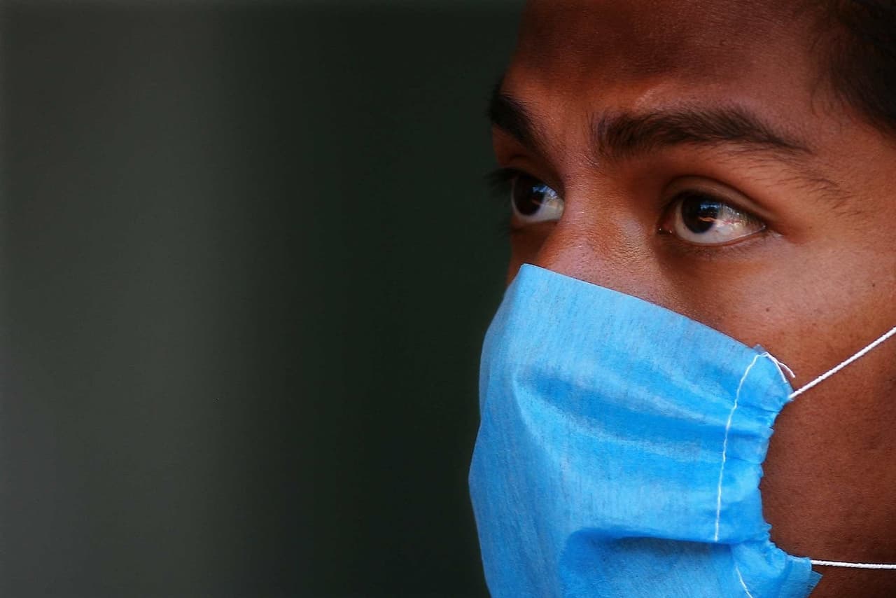 Aumentan los casos de “tripledemia” en el condado de Los Ángeles, ¿qué es, cuáles son los síntomas, y qué hacer? 