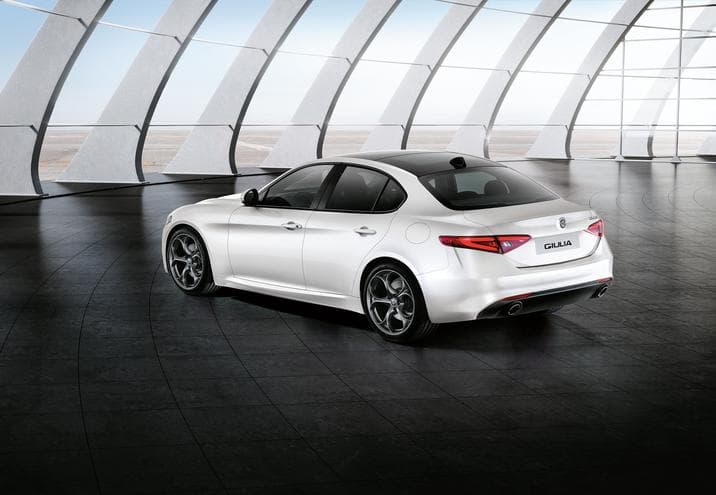 El Alfa Romeo Giulia 2017 es el más reciente eslabón de una cadena que inició en 1962, cuando el fabricante presentó el primer modelo de la serie, el Giulia TI