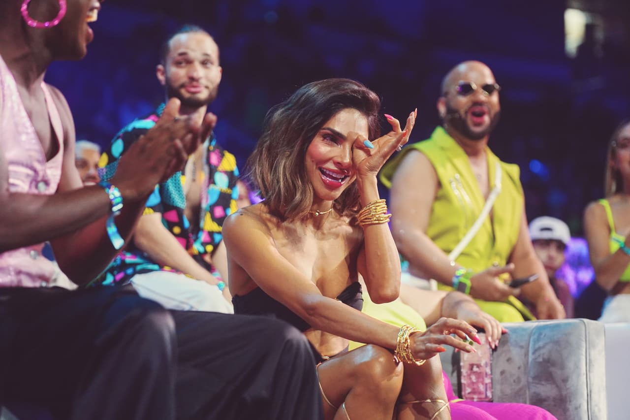 <h2 class="cms-H2-H2"><b>Alejandra Espinoza, conmovida hasta las lágrimas</b></h2>
<br>
<br>La conductora de Univision fue reconocida como Ídolo de la Juventud por su destacada carrera.