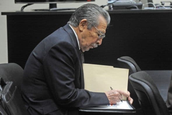 Por contra, el fiscal López aseguró a Efe que sí cuenta con evidencias que prueban la probabilidad de que los dos exgenerales diseñaron los planes militares en los que se consideró como "enemigos internos" no solo a los ixiles, sino a toda la población maya.