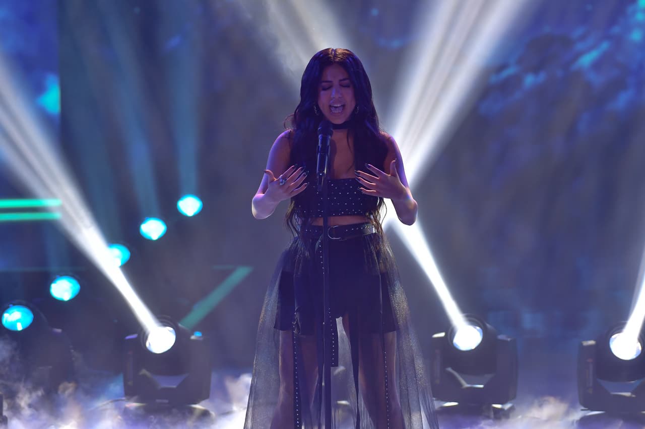 Navil fue aplaudida por los cuatro jueces. Natti Natasha dijo sentirse "muy orgullosa" de ella, por haber demostrado que podía incursionar en un género difrente al urbano. "Sentí la canción muchísimo, lo hiciste excelente para mí", le dijo.