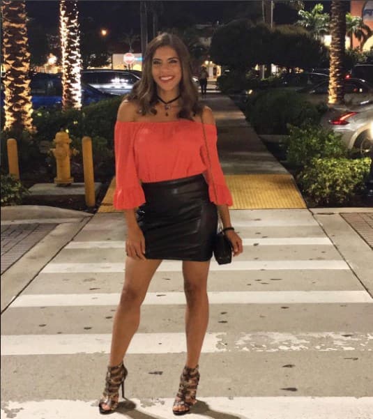 La minifalda de cuero es una prenda con mucha personalidad.