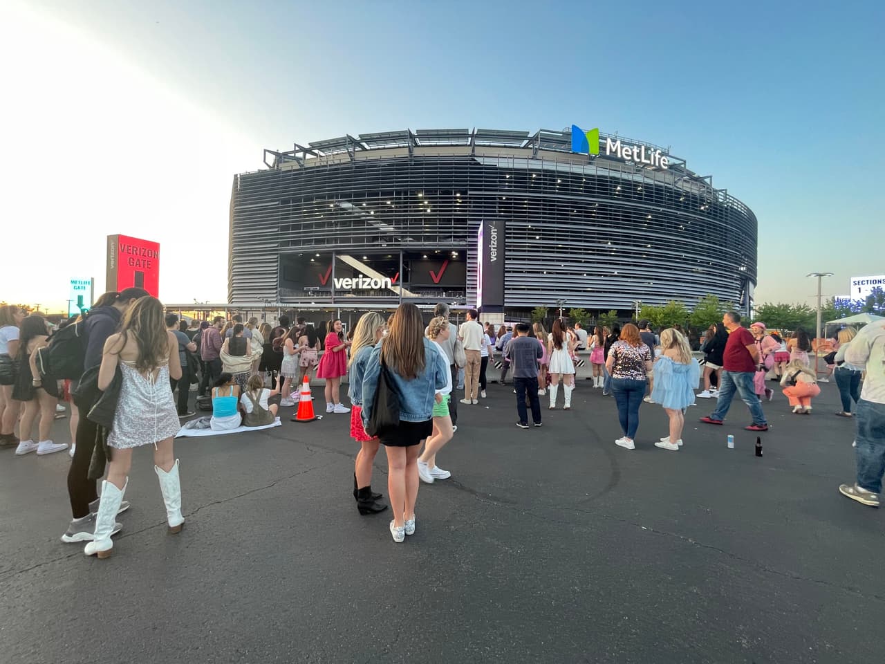 Así lucen las inmediaciones del MetLife Stadium de Nueva Jersey donde se celebra el concierto de la cantante Taylor Swift.