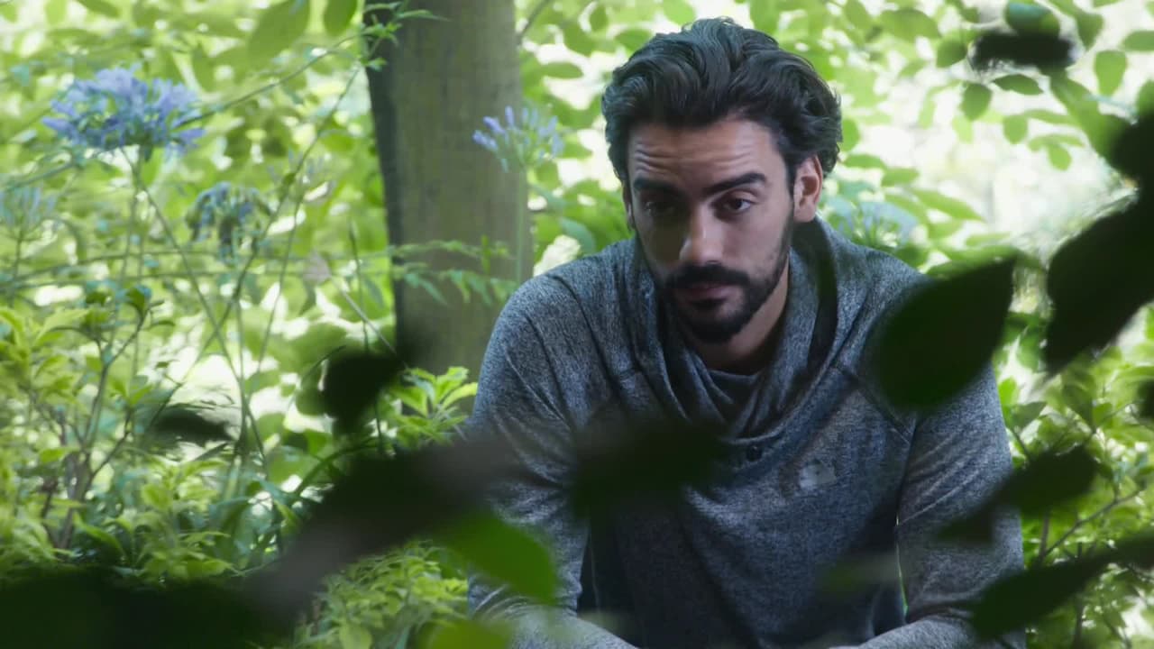 Pese a haber crecido arropado por el cariño de sus padres, es un hombre inseguro, sin el arrojo que tiene José Carlos.